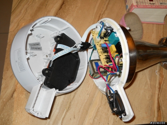 九陽豆漿機DJ13B-D18D 機頭螺絲縫進水導致內部IC電路板受潮
