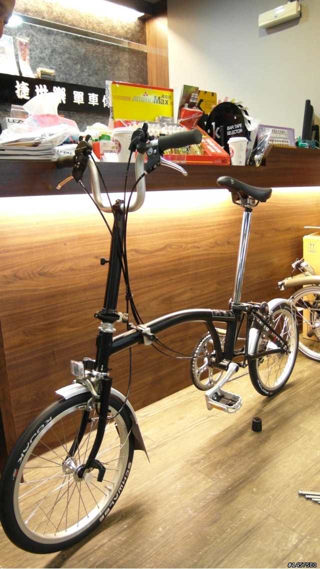 比例完美 優雅的車身線條 2012 Brompton & 2012 Brompton 清漆 Ti 版 眾多車友開箱改裝來分享
