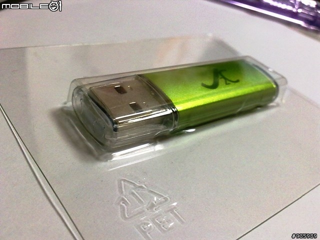 【開箱】 J2C SLC USB 3.0 隨身碟 16GB 同場加映-不用擔心USB的蓋子會掉了!
