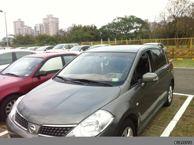 這樣算不算老車開箱??小Tiida當完禮車的午後寫真