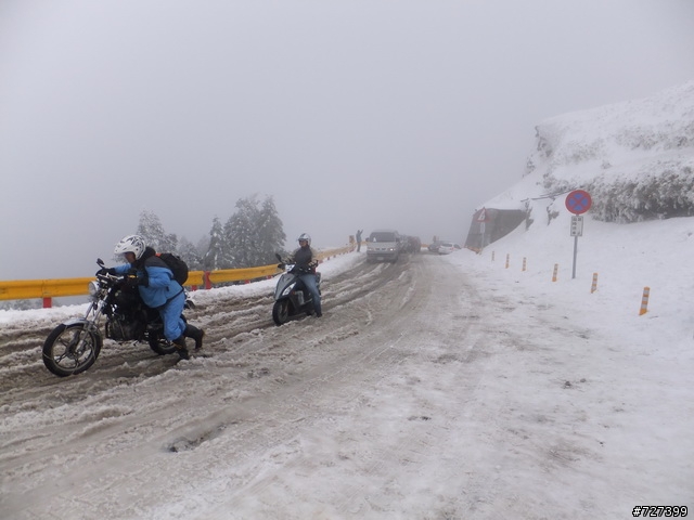 Hello合歡山!!雪季來看您~~(勁戰掛雪鏈攻頂成功!!附影片)