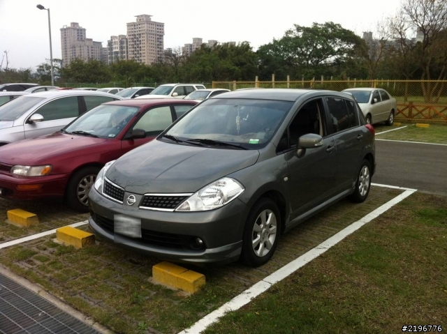這樣算不算老車開箱??小Tiida當完禮車的午後寫真
