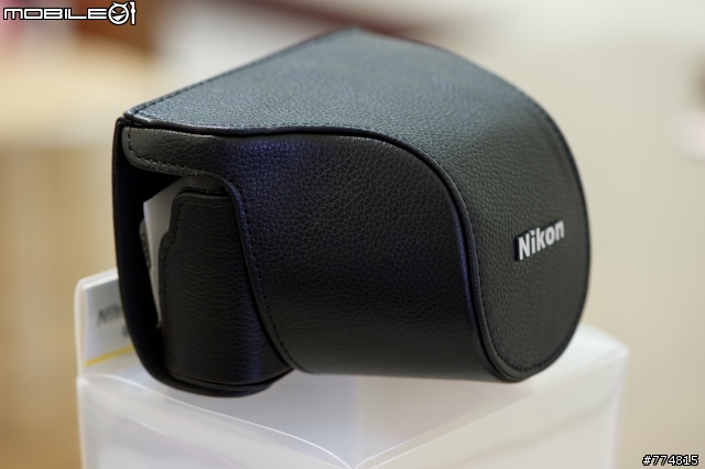 今天終於收到了Nikon1 的皮套