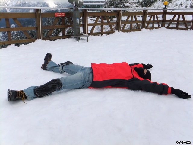 Hello合歡山!!雪季來看您~~(勁戰掛雪鏈攻頂成功!!附影片)