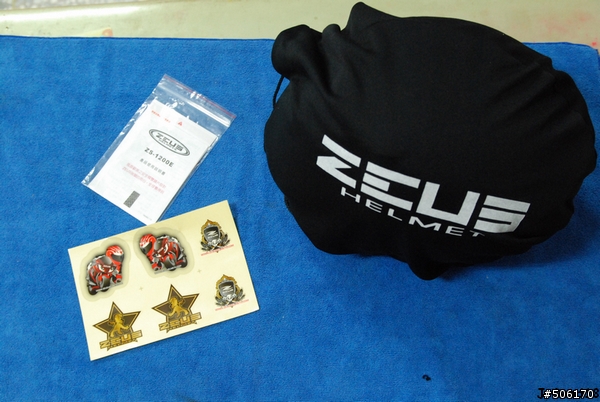 開箱ZEUS-1200E 超輕量碳纖維 N17紅蝎,新增02/11實際騎乘心得
