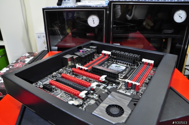 我的Intel SB-E 2011住進了星野機殼裡面了~ヽ(゚∀゚)ノ