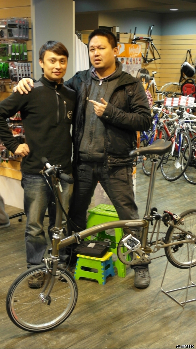 比例完美 優雅的車身線條 2012 Brompton & 2012 Brompton 清漆 Ti 版 眾多車友開箱改裝來分享