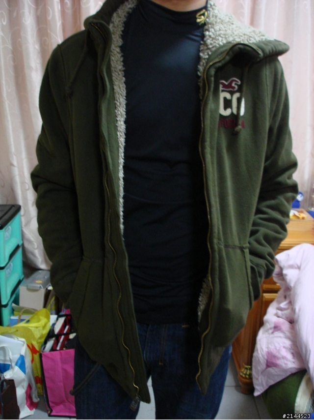 2012年買了近600美元一堆hollister跟兩件af A&F 第一次的開箱文 我失心瘋了..