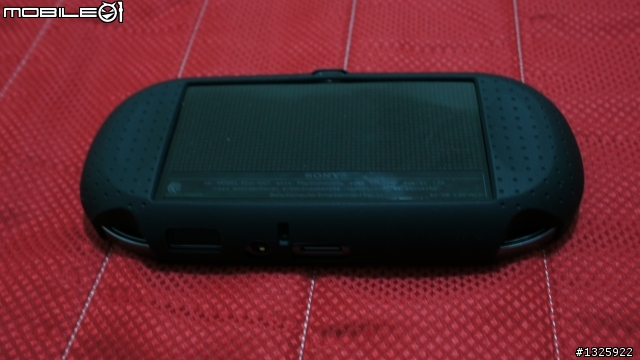 PS VITA wifi版入手-主機開箱+配件分享