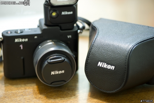 今天終於收到了Nikon1 的皮套