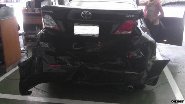 Camry變掀背車又一彈 (被肇逃)