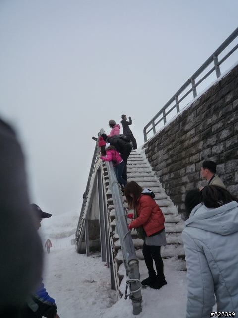 Hello合歡山!!雪季來看您~~(勁戰掛雪鏈攻頂成功!!附影片)