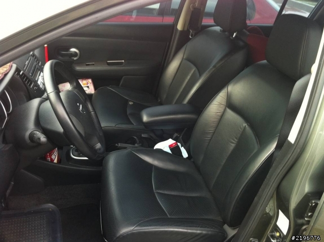 這樣算不算老車開箱??小Tiida當完禮車的午後寫真