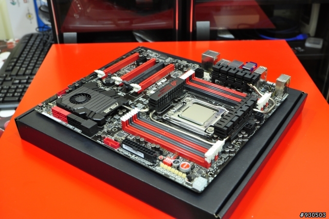 我的Intel SB-E 2011住進了星野機殼裡面了~ヽ(゚∀゚)ノ