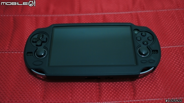 PS VITA wifi版入手-主機開箱+配件分享