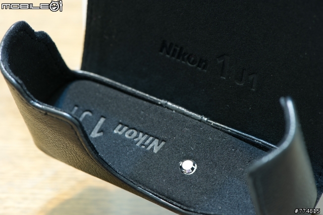 今天終於收到了Nikon1 的皮套