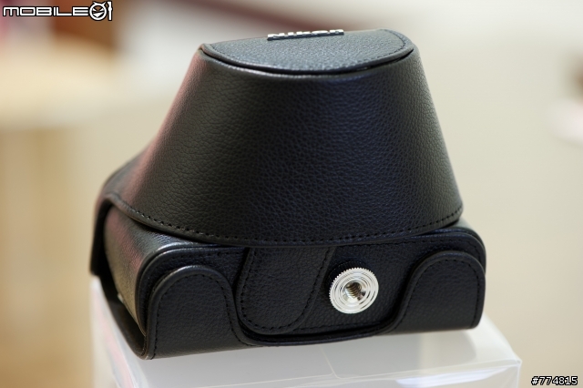 今天終於收到了Nikon1 的皮套