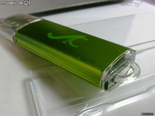 【開箱】 J2C SLC USB 3.0 隨身碟 16GB 同場加映-不用擔心USB的蓋子會掉了!