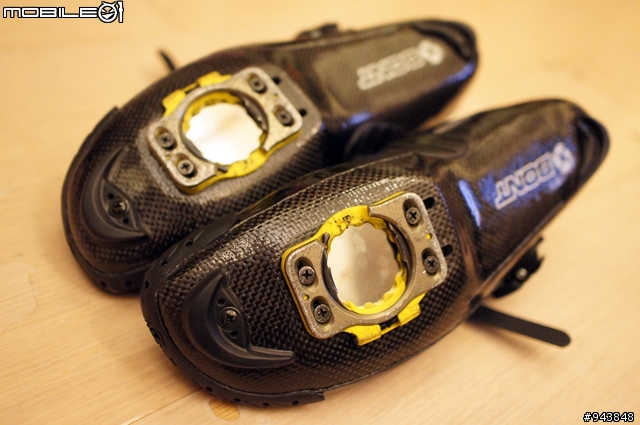 「碳纖高跟鞋」BONT第一雙SpeedPlay專用四孔碳纖卡鞋VAYPOR,組合eSoles機能鞋墊。