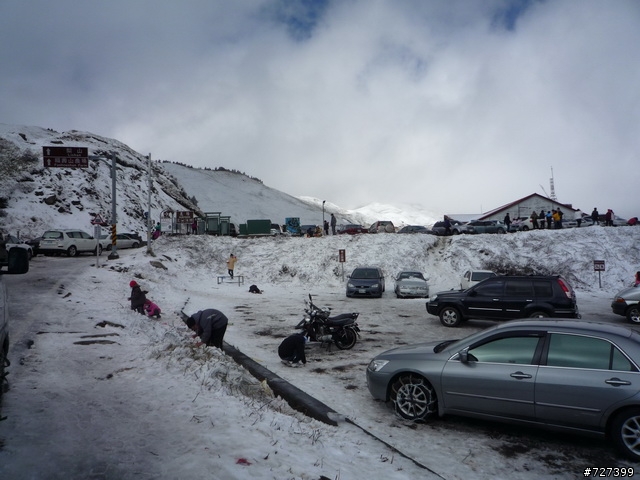 Hello合歡山!!雪季來看您~~(勁戰掛雪鏈攻頂成功!!附影片)