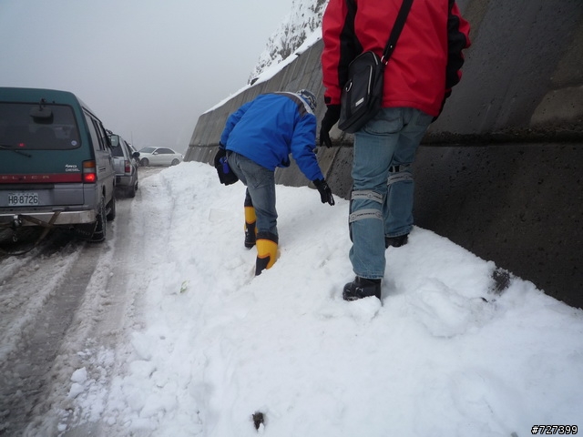 Hello合歡山!!雪季來看您~~(勁戰掛雪鏈攻頂成功!!附影片)
