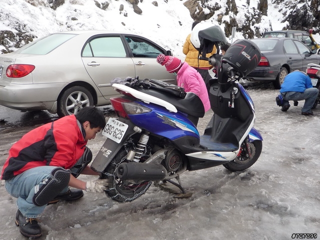 Hello合歡山!!雪季來看您~~(勁戰掛雪鏈攻頂成功!!附影片)