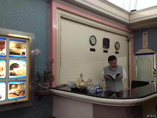 夜打 25 隻蚊子的"四星級格局"-高雄-現代飯店