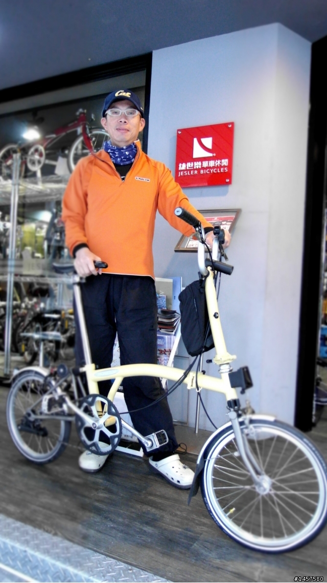 比例完美 優雅的車身線條 2012 Brompton & 2012 Brompton 清漆 Ti 版 眾多車友開箱改裝來分享