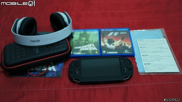 PS VITA wifi版入手-主機開箱+配件分享