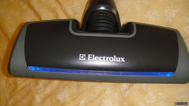 Electrolux ZUA-3860 吸塵器開箱 圖多