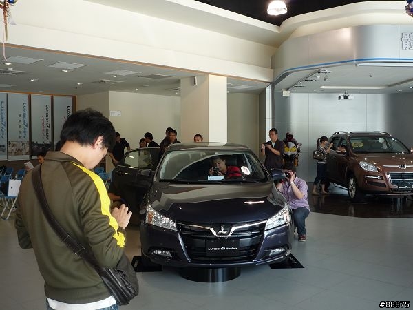 分享 3/4 LUXGEN 5 Sedan高雄預先賞車會