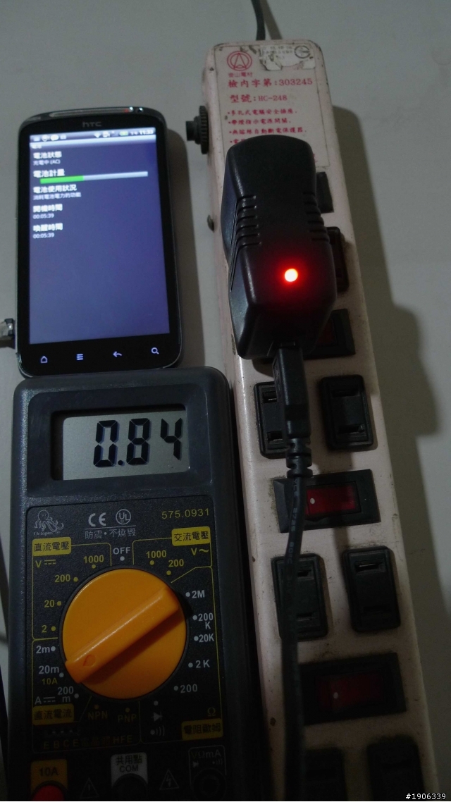 Droid funs Dock 手機底座變壓器測試與HTC原廠變壓器比較