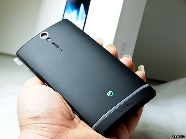 Xperia S 玩了一天終於可以抽空來簡單開箱一下