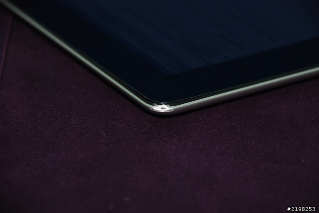 iPad2的外殼V.S.2006 年的Macbook Pro的外殼