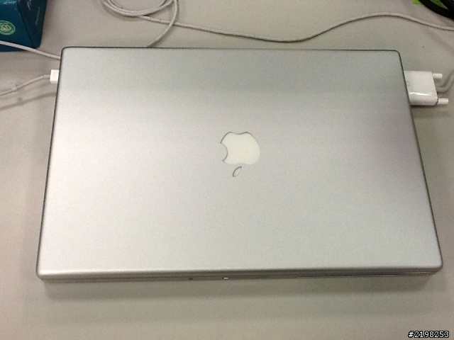 iPad2的外殼V.S.2006 年的Macbook Pro的外殼