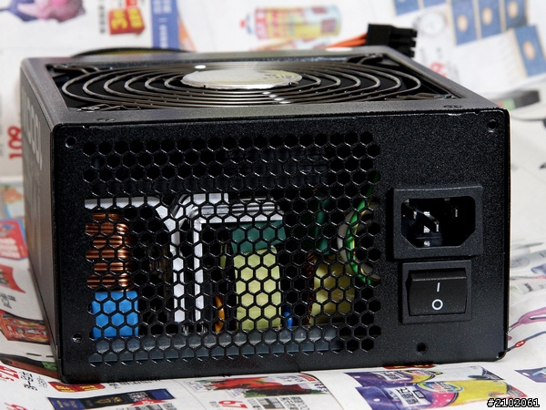 分享銀牌千瓦半模組電源供應器-CM Silent Pro M2 1000W
