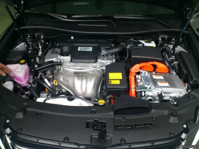 Camry Hybrid - 老爸的新車簡易開箱(3/7更新這兩天狀況)