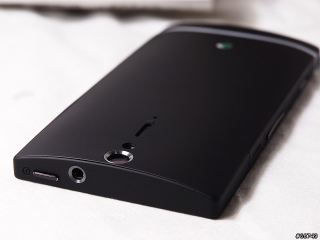 Xperia S 玩了一天終於可以抽空來簡單開箱一下