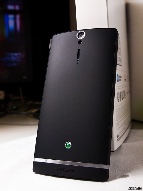 Xperia S 玩了一天終於可以抽空來簡單開箱一下