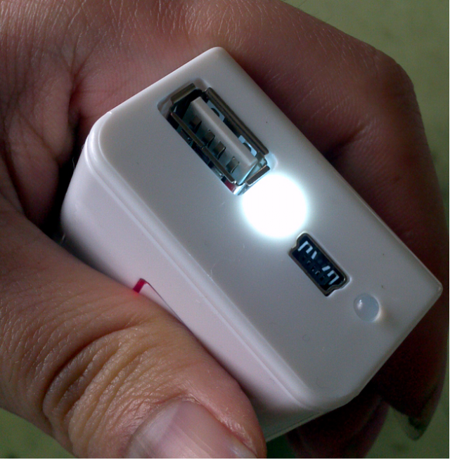 開到膩的Sony xpreia s 外加amacrox&18650行動電源再加E10M 綜合開箱!