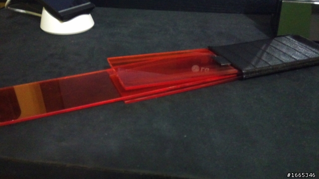 新增皮套小改造。我讓 Sony Xperia S 原廠皮套超越了極限。Xperia S + Nillkin 保護殼,照樣放進去。