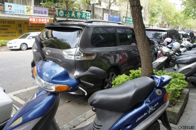 幫我巴比開箱!他是好巴比!他說他的車是SIENNA SE