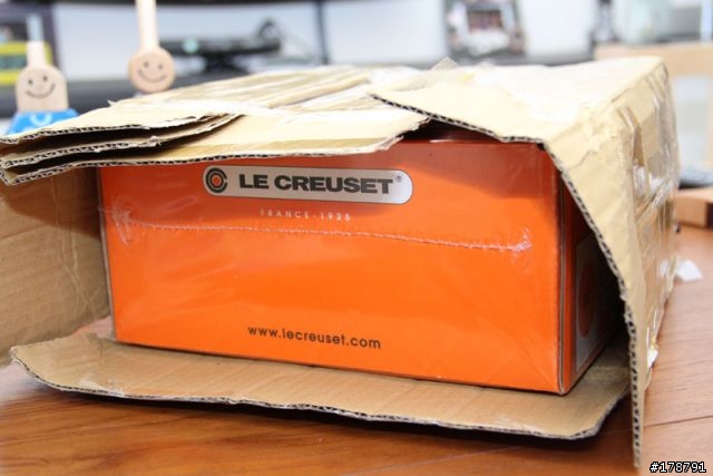 不專業的開箱,新入手的 法國 LE CREUSET 20cm 鑄鐵鍋具 橘色的