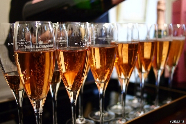 【西西分享】法國DAY5-香檳酒廠 (Moët & Chandon)、Outlet (La Vallée Village)