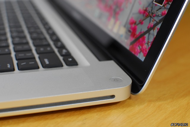 極簡!MacBook Pro 15" 開箱