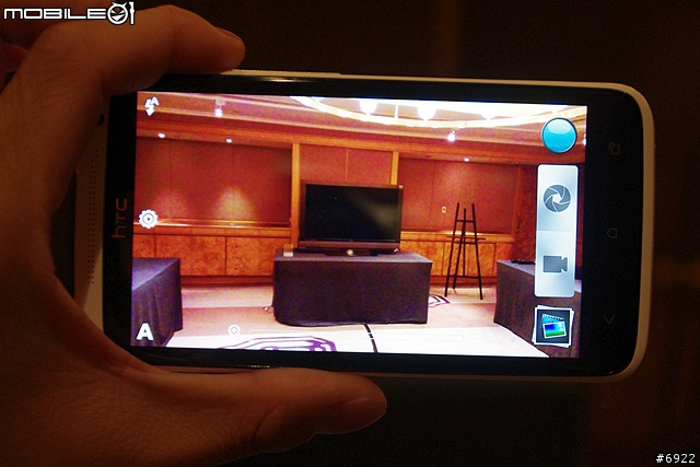 來自HTC One X記者會現場的幾張實機照 一般版單機價20900元