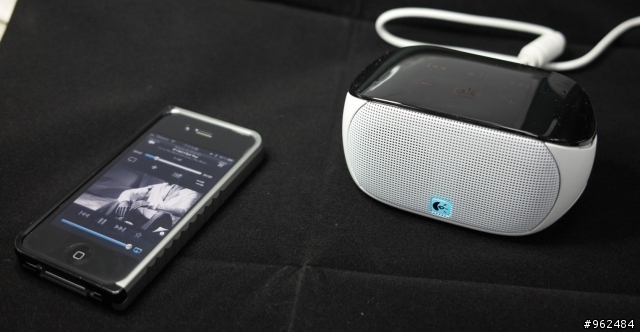 Logitech Mini BoomBox 開箱