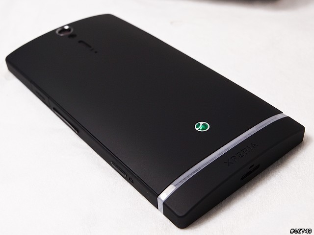 Xperia S 玩了一天終於可以抽空來簡單開箱一下