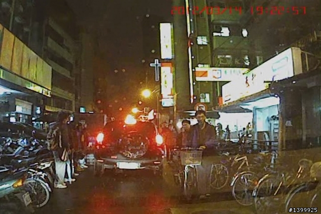 又被腳踏車刮了-可恨的台大學生亂停腳踏車跟愛鑽