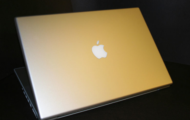 iPad2的外殼V.S.2006 年的Macbook Pro的外殼